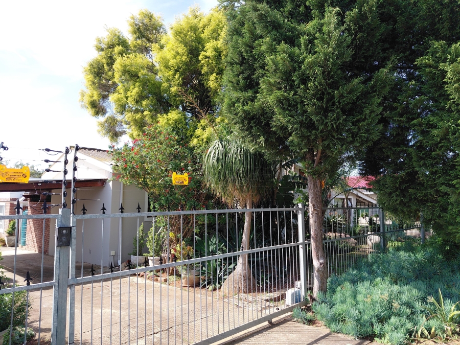 4 Bedroom Property for Sale in Bothasrus Eastern Cape